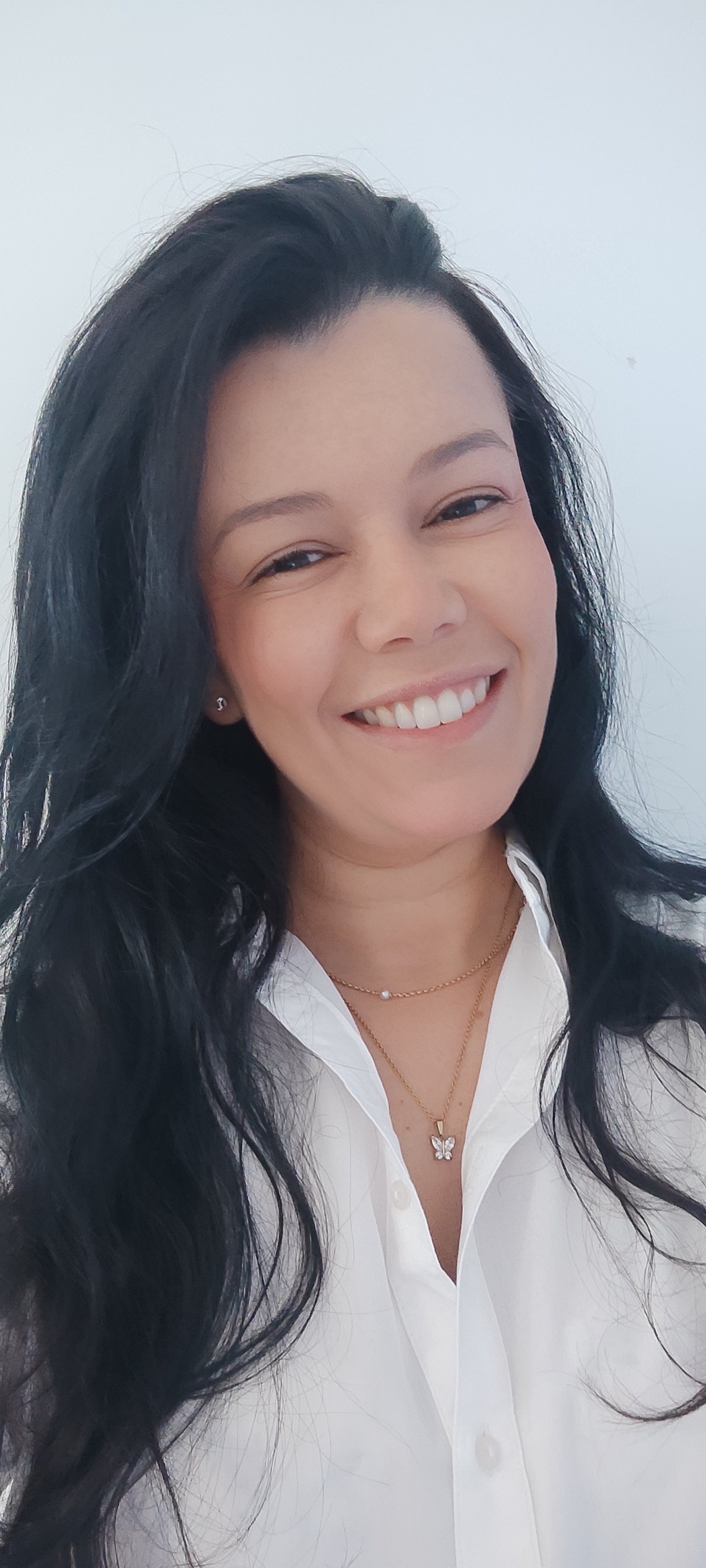 Dra. Saliane Araújo